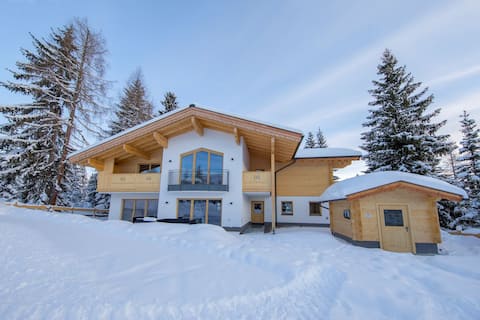 Chalet Zillertal Arena 2, Luxurious Alpine Lodge,