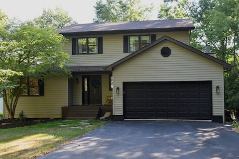 Mohawk Mist–Luxury Lake Front Home Treasure Lake