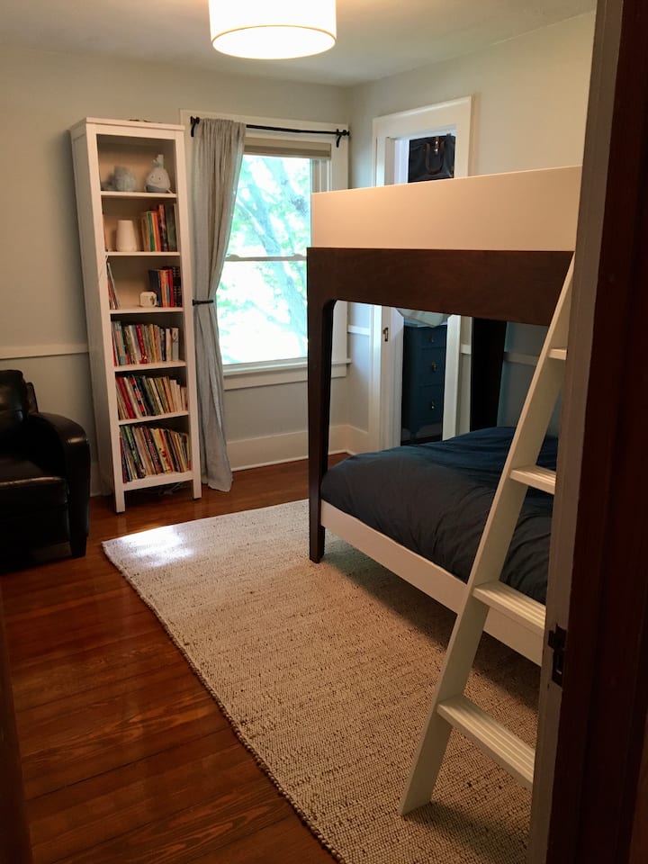 Spavaća soba 2 (s bračnim krevetima na kat)