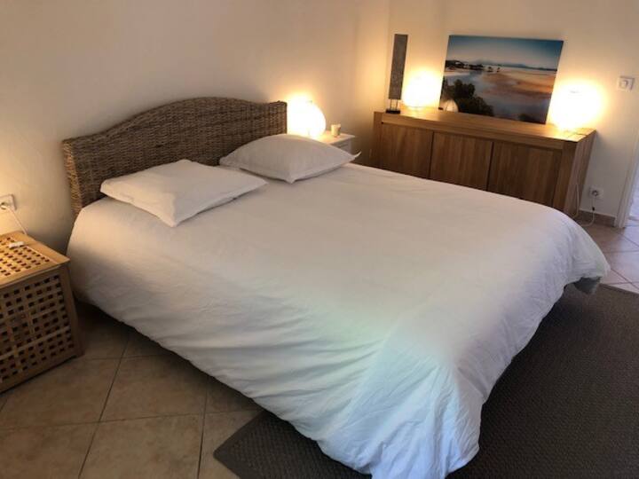 מיטת קווין סייז מוארת