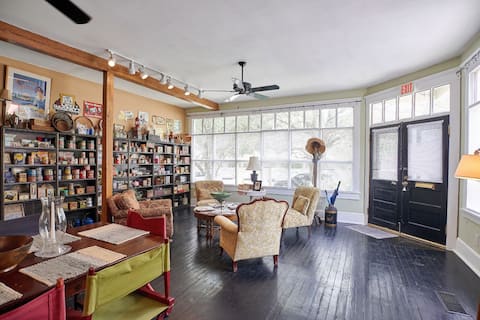 Successful Airbnb property: The 1910 General Store - residence in Riverside