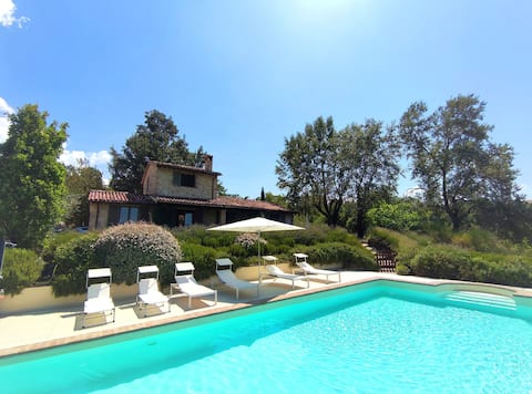Gorgeous Villa, pool, stunning view near Todi