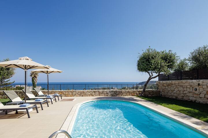 Villa with Private Pool & Seaview, 500m from beach