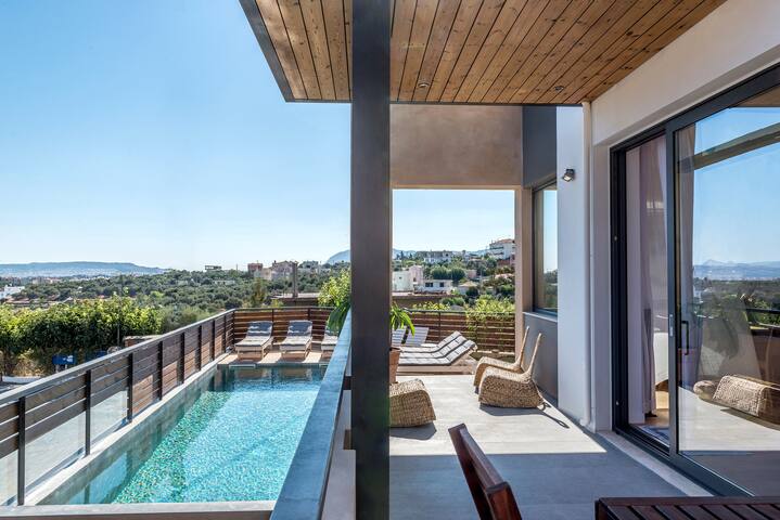 happy villa (Now with heated pool!) gallery image 2