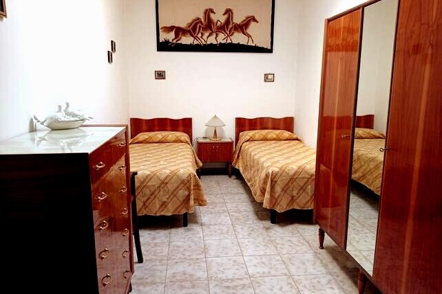 SEGUNDO DORMITORIO CON 3 CAMAS - SOLUCIÓN CLÁSICA