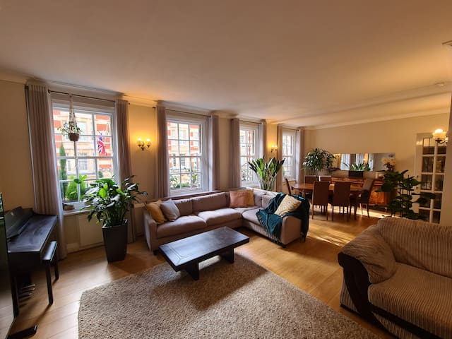 Spacious 4 BR apartment, in Marble Arch