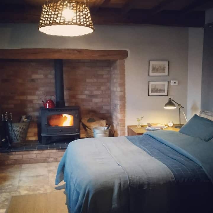 Საძინებელში ხანძარია.