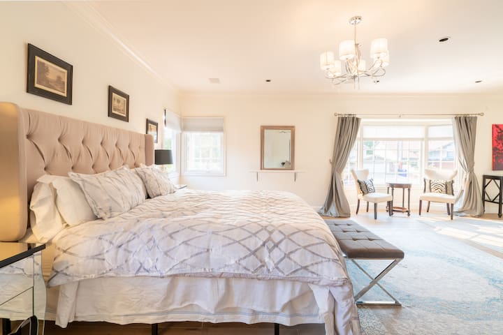 Exclusive 5 * Luxury ❤️Private Heated Pool Spa AC gallery image 2