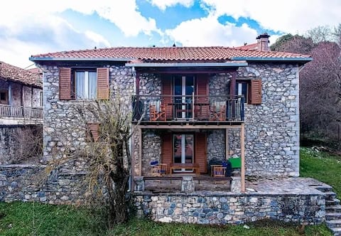 Stone house in the heart of Menalon mountain