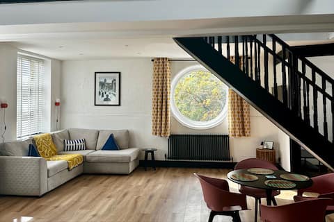 Successful Airbnb property: The Flat 336 in Halifax