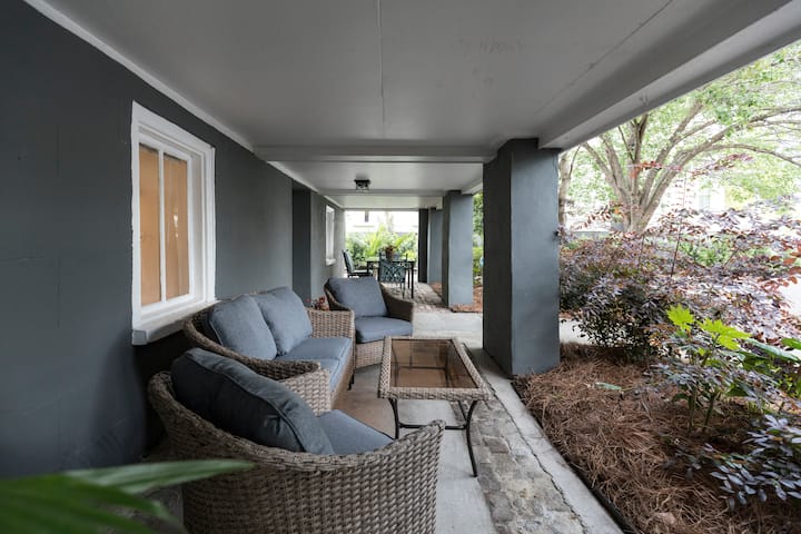 B-Cozy Downtown 1bd w/ King Bed + Parking Space