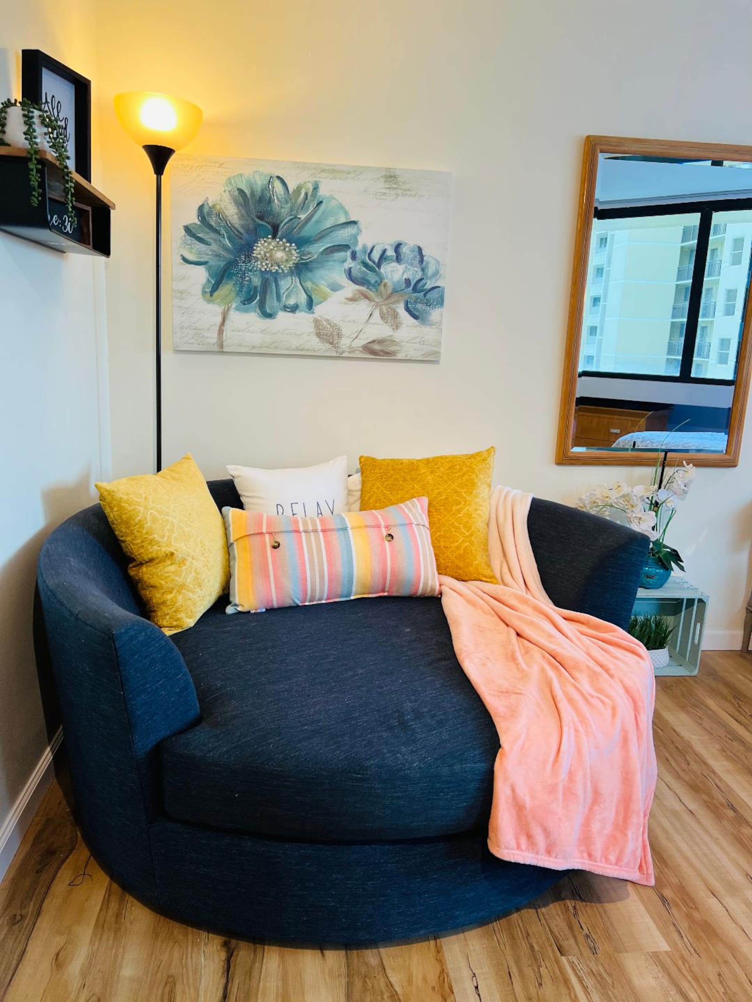 Condo in Honolulu · ★4.58 · Studio · 1 bed · 1 shared bath - Image 6