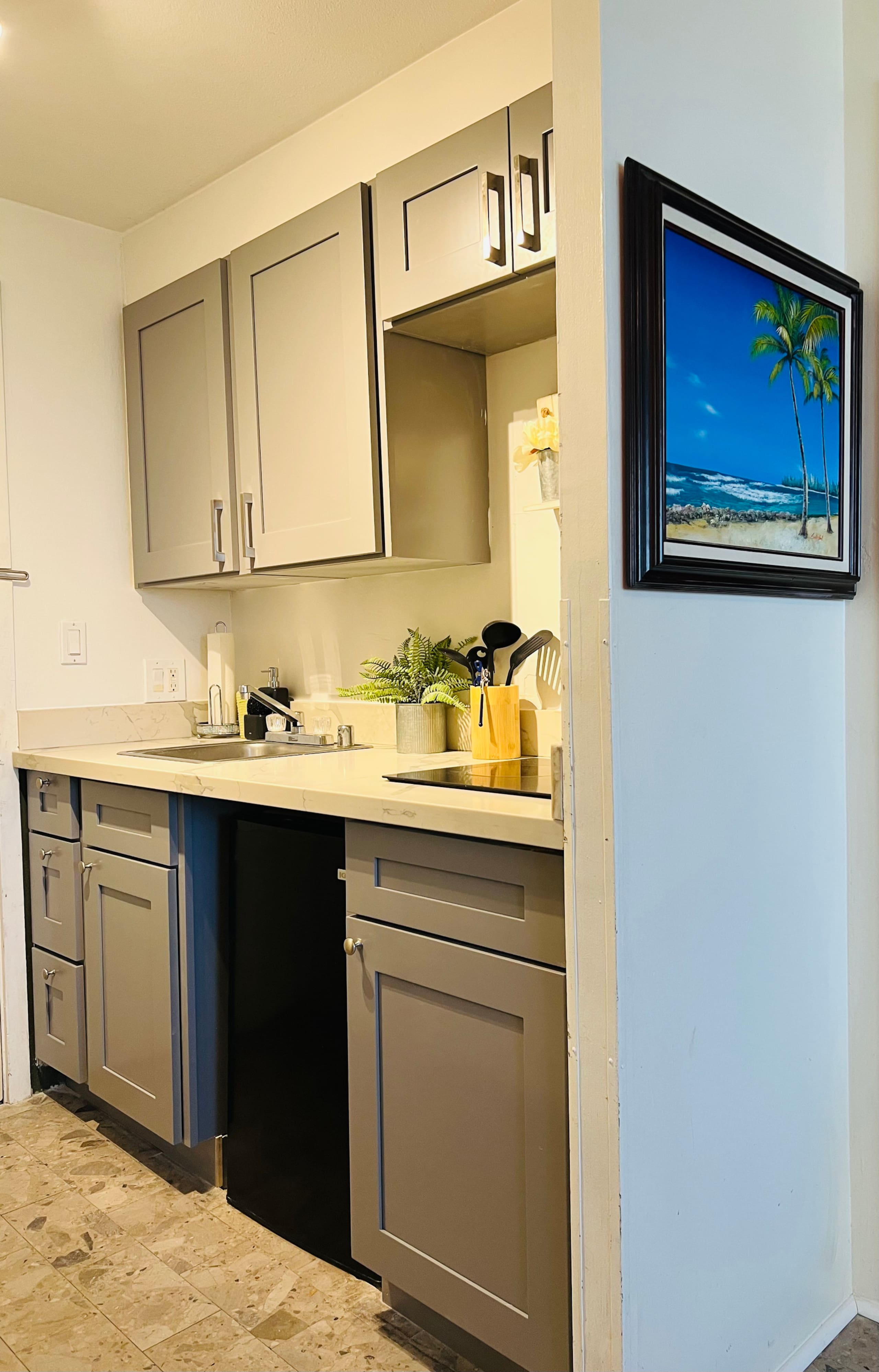 Condo in Honolulu · ★4.58 · Studio · 1 bed · 1 shared bath - Image 8