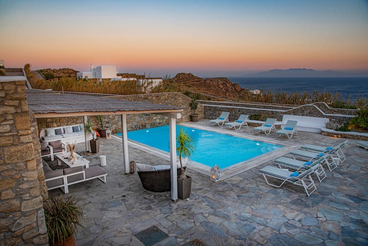 Mando 1 Pool Villa w Sea Views – Five Bedrooms