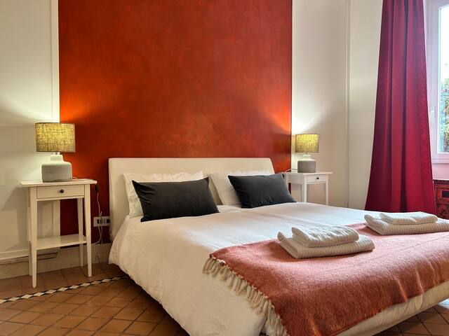 Renovated 3rooms apt between Colosseum S.Giovanni