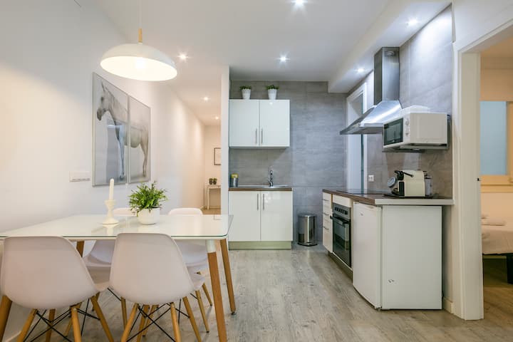 Stylish 3Br Apt with Balcony