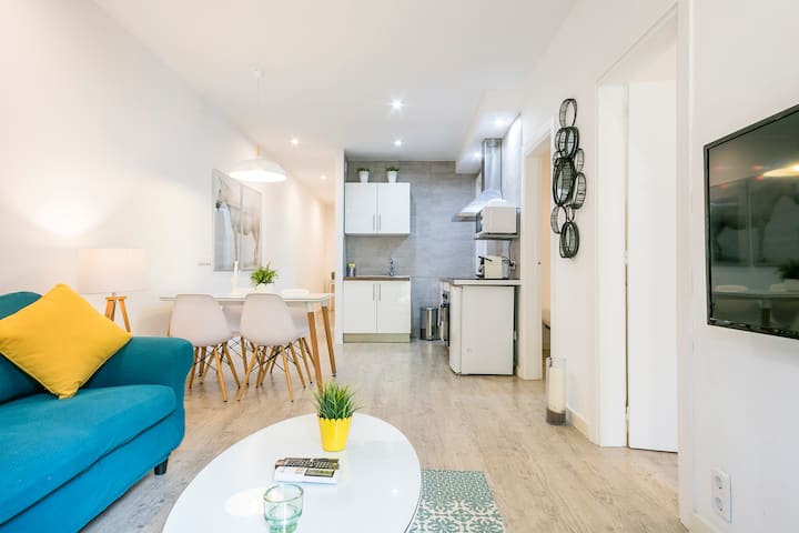 Stylish 3Br Apt with Balcony