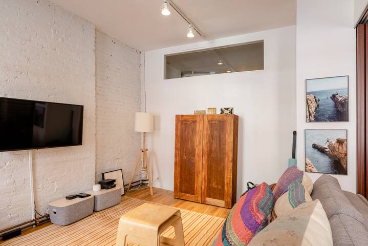Colorful 2+ Bedroom Apt. on NYC’s Lower East Side gallery image 4