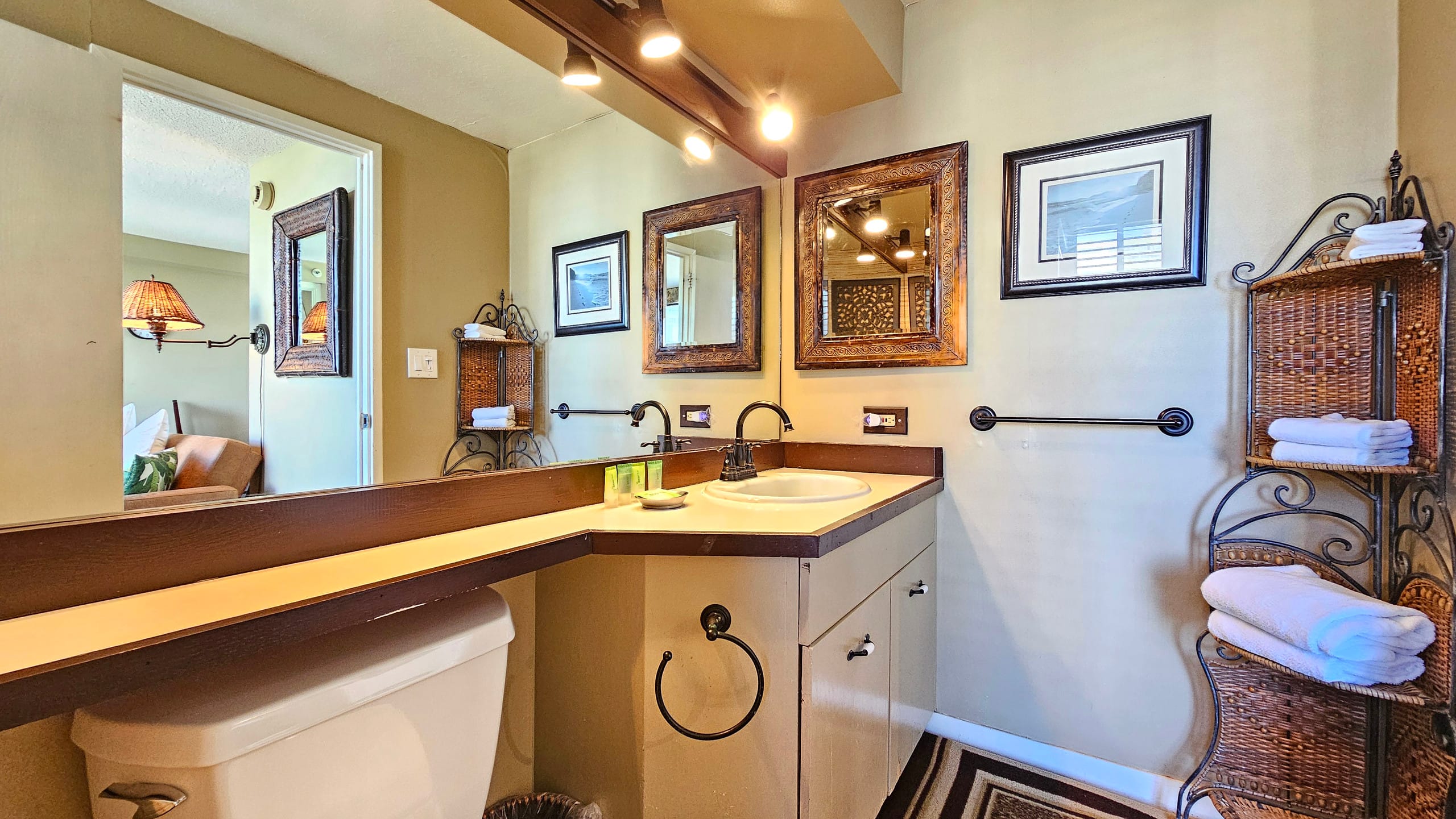 Condo in Honolulu · ★4.36 · 1 bedroom · 1 bed · 1 private bath - Image 18