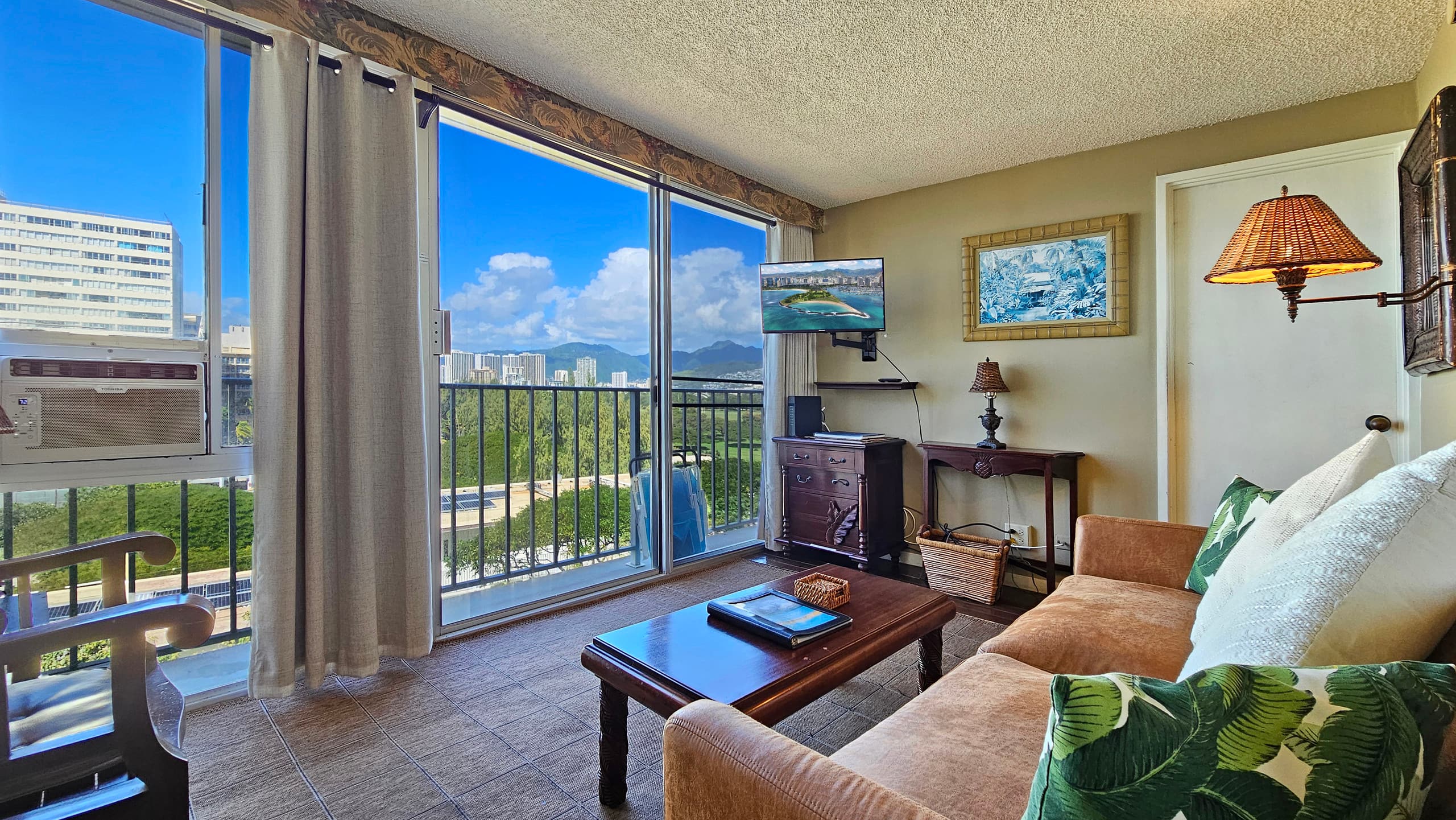 Condo in Honolulu · ★4.36 · 1 bedroom · 1 bed · 1 private bath - Image 4