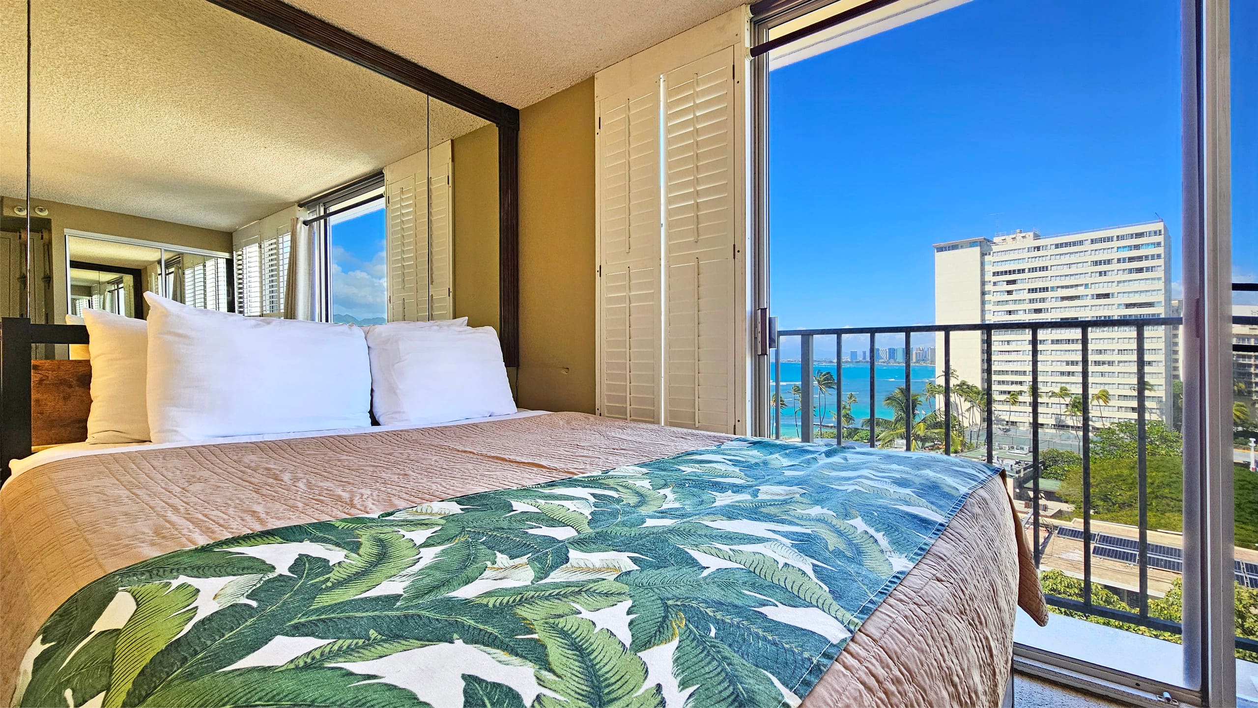 Condo in Honolulu · ★4.36 · 1 bedroom · 1 bed · 1 private bath - Image 2