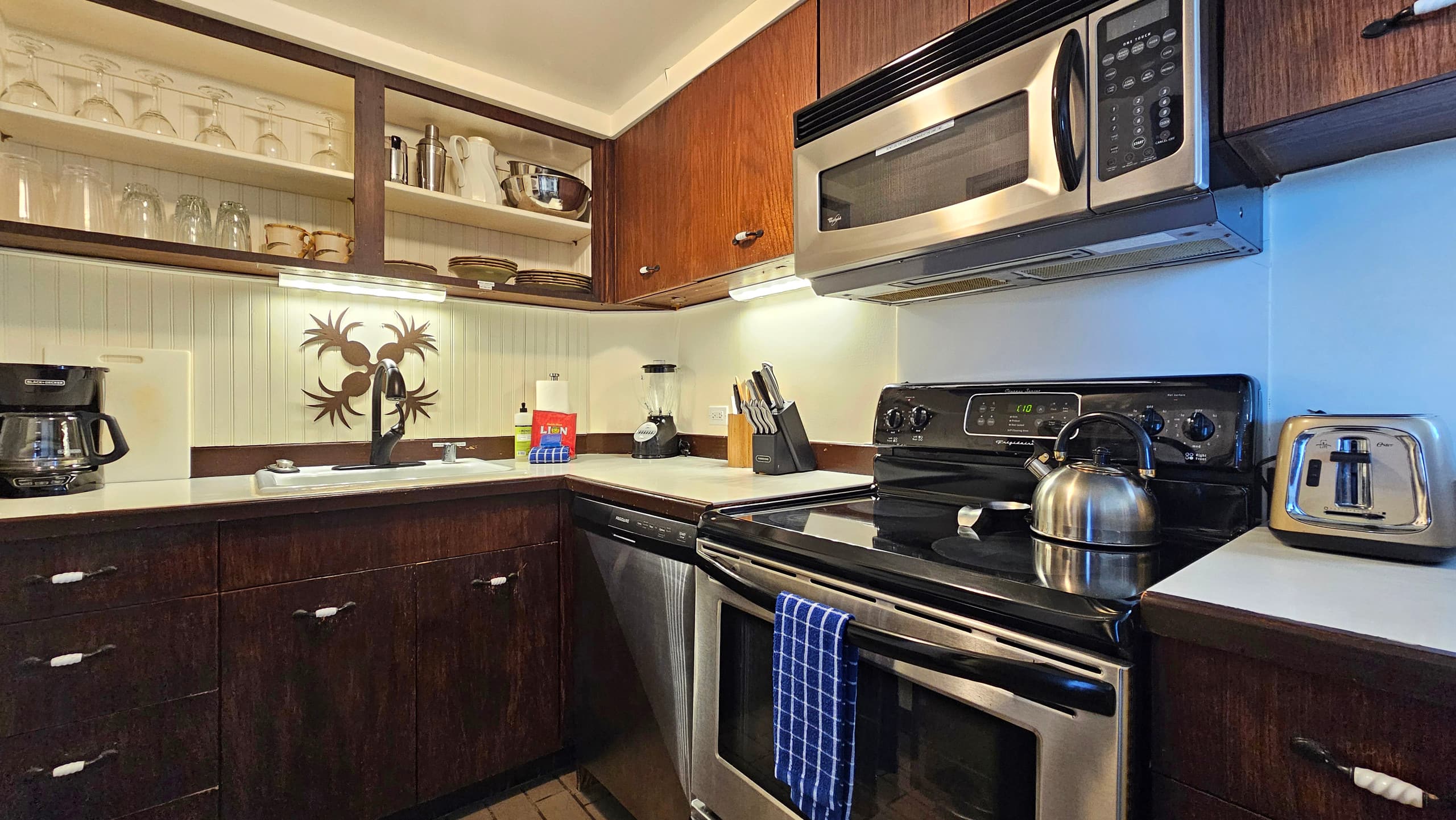 Condo in Honolulu · ★4.36 · 1 bedroom · 1 bed · 1 private bath - Image 8