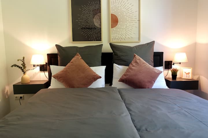 Schlafzimmer mit Doppelbett