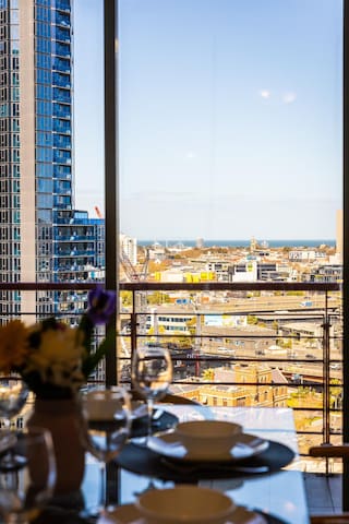 Luxury 3BR City View in Southbank Next to CROWN