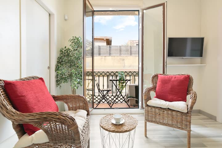 Sm8 Beach- 2 Bedroom, Balcony, Dressing, Workspace - Barcelona