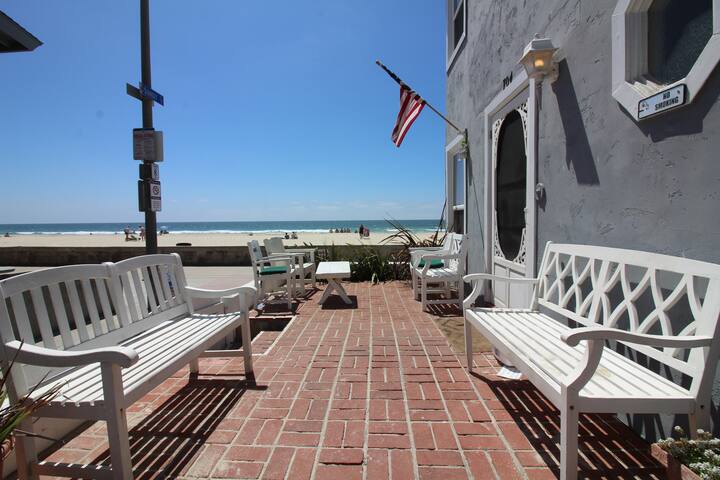 Fabulous Ocean Front Home 3br 2bath- Sleeps 9 gallery image 3