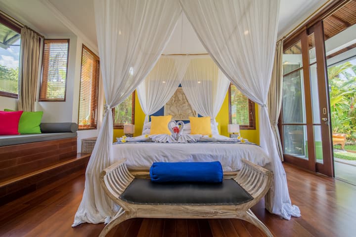 3. Suite matrimoniale grande, piano terra, letto matrimoniale grande, bagno privato, zanzariera e doccia esterna