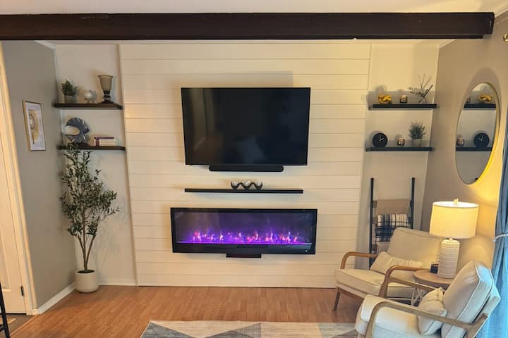 Lincoln Getaway: 3br/3ba Home + Arcade - Bluestem Lake, NE
