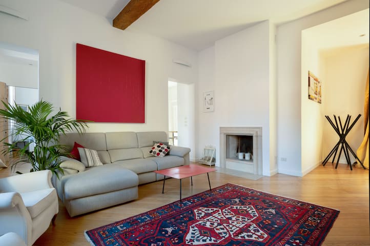 City center luxury apartment gallery image 3