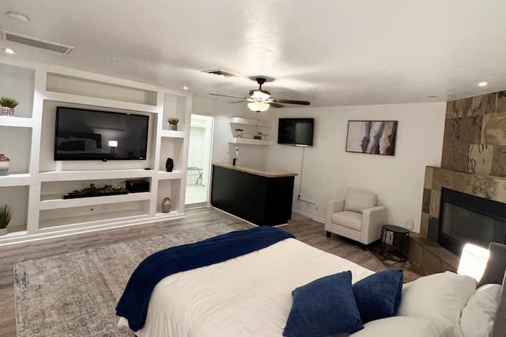 Master 1 во комплет со 2 телевизора, плакар и целосна главна бања