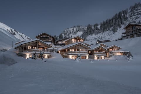 Chalet with sauna and hotel service for 4-8 people