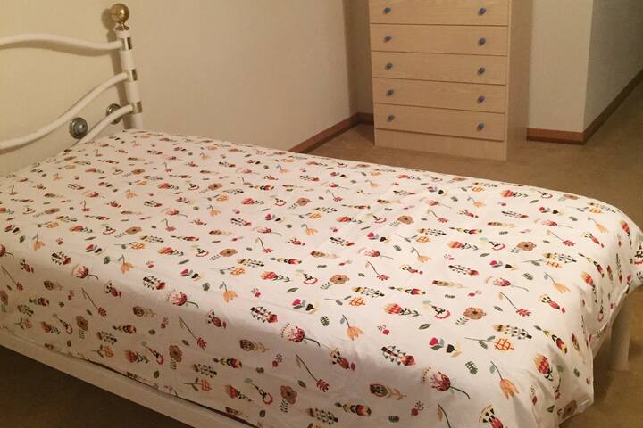 Chumba kimoja kwa ajili ya chumba kimoja.