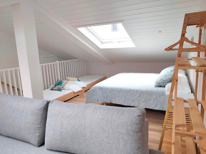 Zona de dormitorio visto desde el sofá-cama