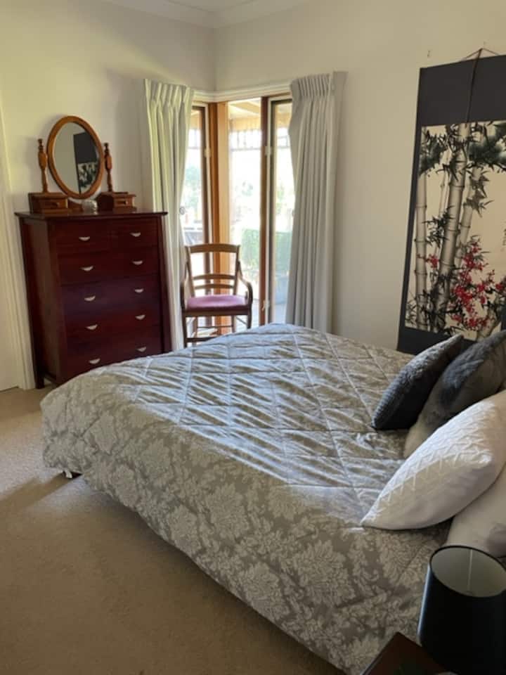 ดูหน้าต่างห้องนอนที่สอง