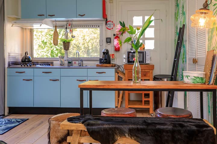 Bohemian : Island, boat, supboards and pool