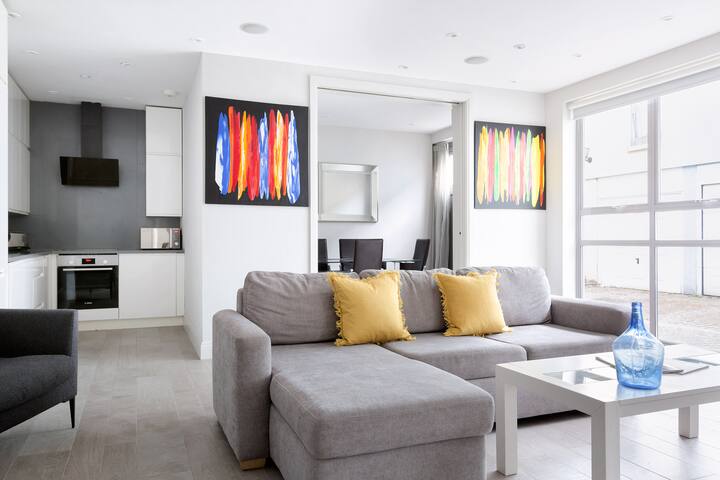 Stunning 3 beds Mews House in Earl’s Court gallery image 3