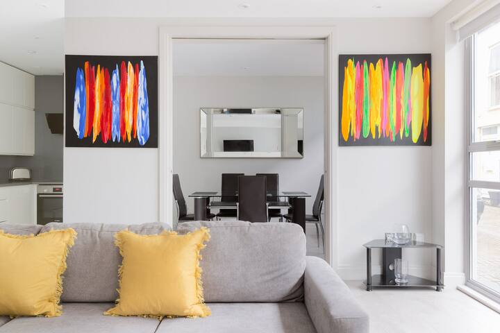 Stunning 3 beds Mews House in Earl’s Court gallery image 2