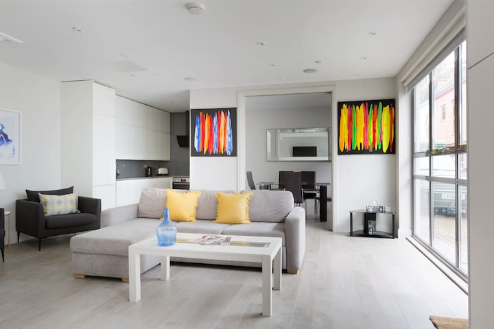 Stunning 3 beds Mews House in Earl’s Court