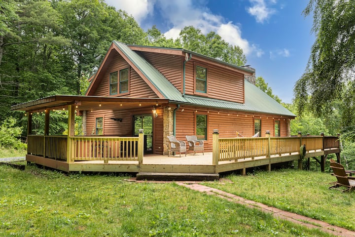 Cabin in Hot Springs · ★4.95 · 3 bedrooms · 6 beds · 2 baths