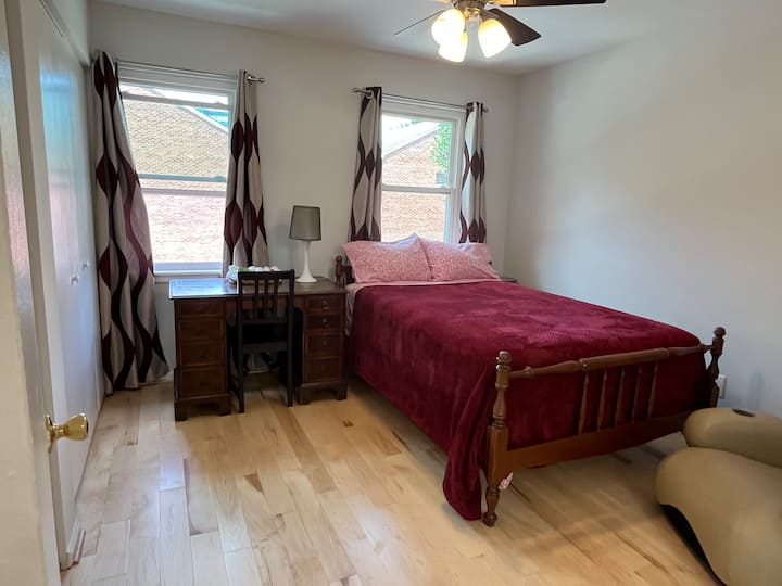 ห้องนอนด้านหลัง