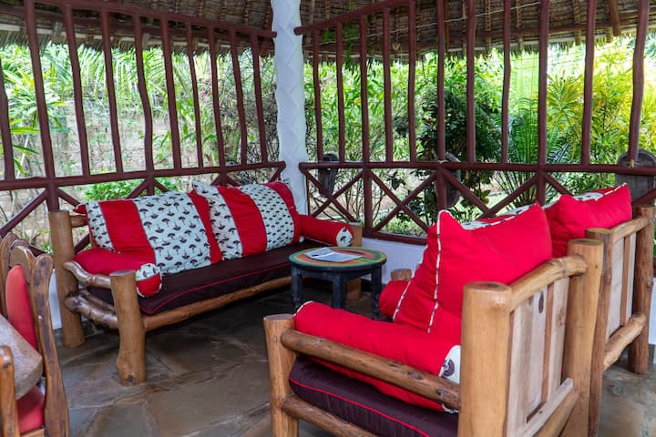 Africanhuts- Nyumbani Villa - Diani Beach