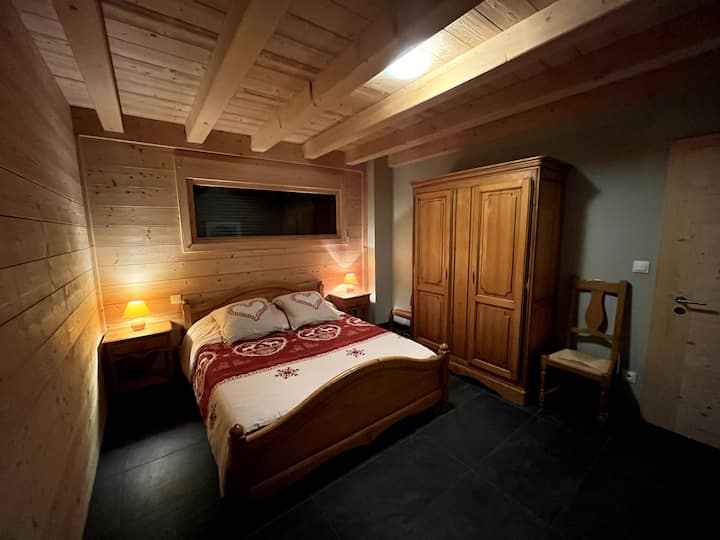 غرفة نوم واحدة كبيرة في الطابق الأرضي