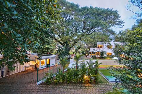 Art Deco Bungalow with private pool, Fort Kochi