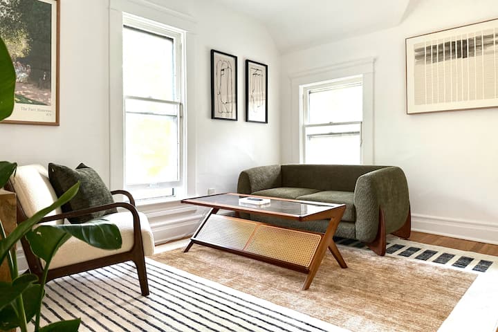 Charming 2br Victorian Duplex - Ann Arbor, MI