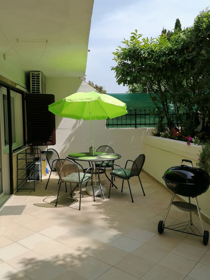 Apt w/Patio near Marjan park-forest