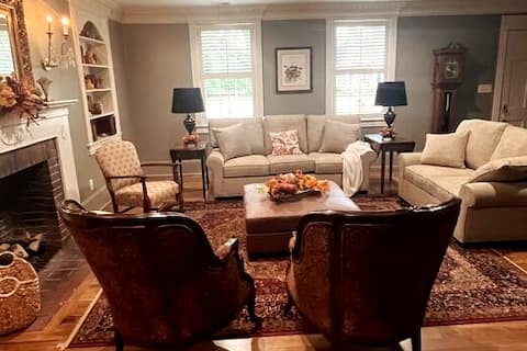 Top Airbnb: The Taylor House in Greensboro / High Point